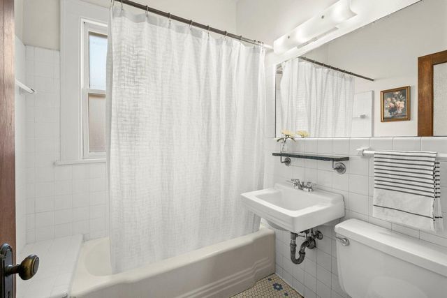 2408 Fremont Avenue S, Minneapolis, MN 55405