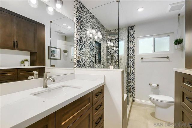 10162 Sierra Madre Rd, Spring Valley, CA 91977