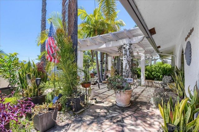 10162 Sierra Madre Rd, Spring Valley, CA 91977