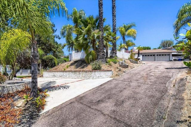 10162 Sierra Madre Rd, Spring Valley, CA 91977