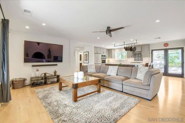 10162 Sierra Madre Rd, Spring Valley, CA 91977