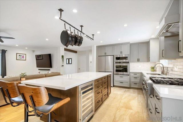 10162 Sierra Madre Rd, Spring Valley, CA 91977
