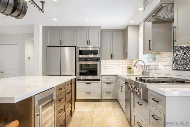 10162 Sierra Madre Rd, Spring Valley, CA 91977