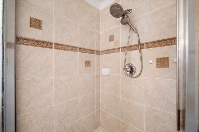 9446 LEATHERWOOD AVENUE, Tampa, FL 33647