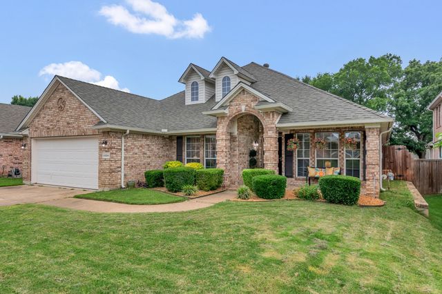 6504 Bluebird Drive, Arlington, TX 76001