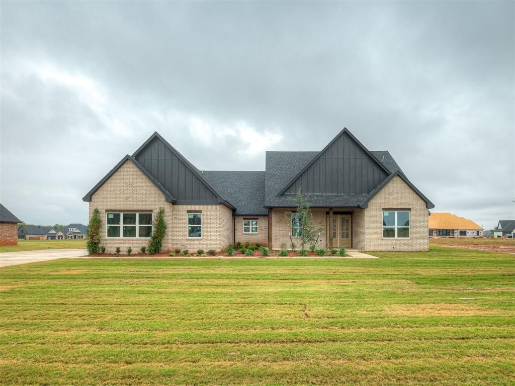 606 Paris Avenue, Piedmont, OK 73078