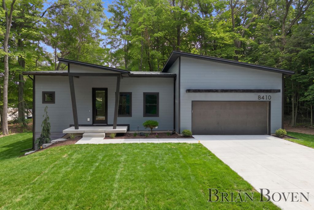 8410 Brower Avenue Ne, Courtland Twp, MI 49341