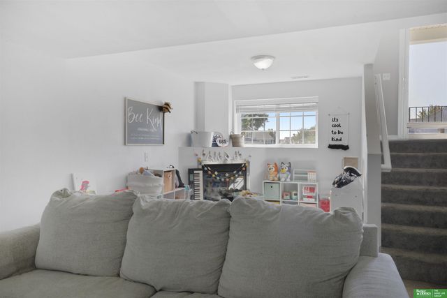 15462 Mormon Circle, Bennington, NE 68007