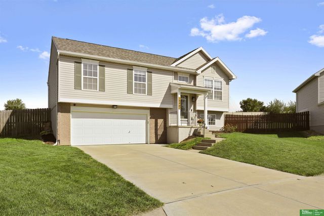 15462 Mormon Circle, Bennington, NE 68007