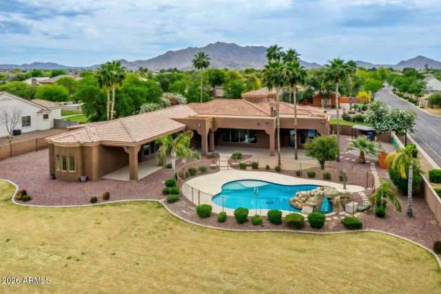 2726 E VIA DEL ARBOLES Street, Gilbert, AZ 85298