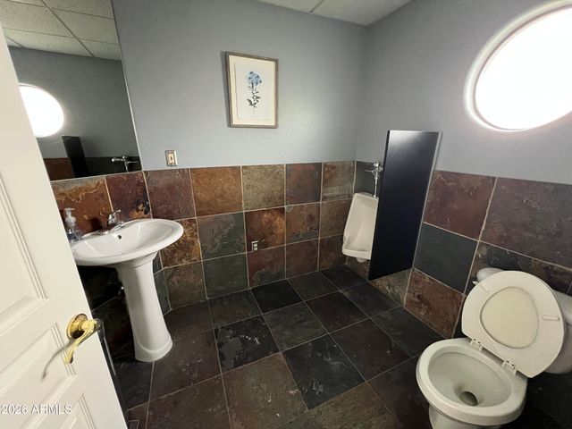 16448 N 40TH Street, Phoenix, AZ 85032