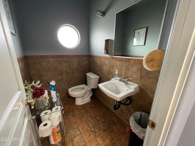 16448 N 40TH Street, Phoenix, AZ 85032