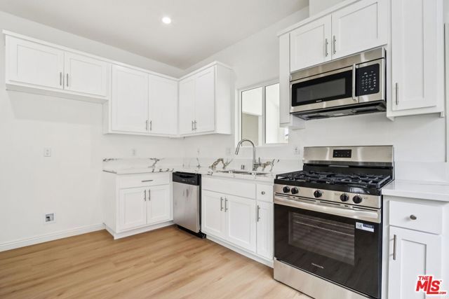 227 W 41st Street, Los Angeles, CA 90037