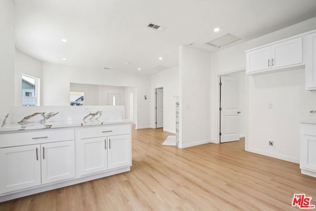 227 W 41st Street, Los Angeles, CA 90037