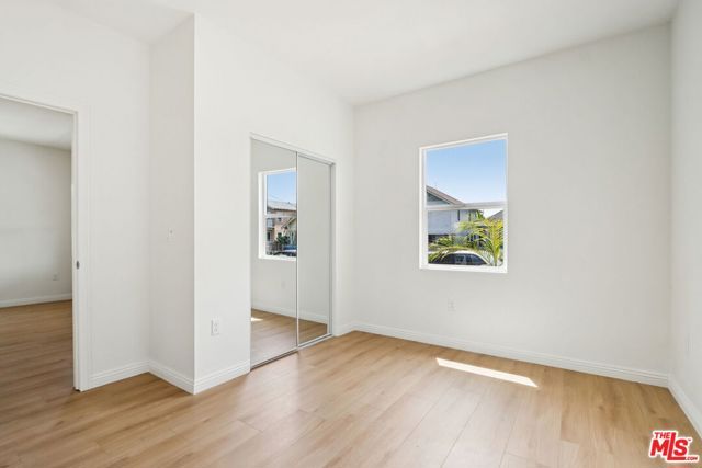 227 W 41st Street, Los Angeles, CA 90037