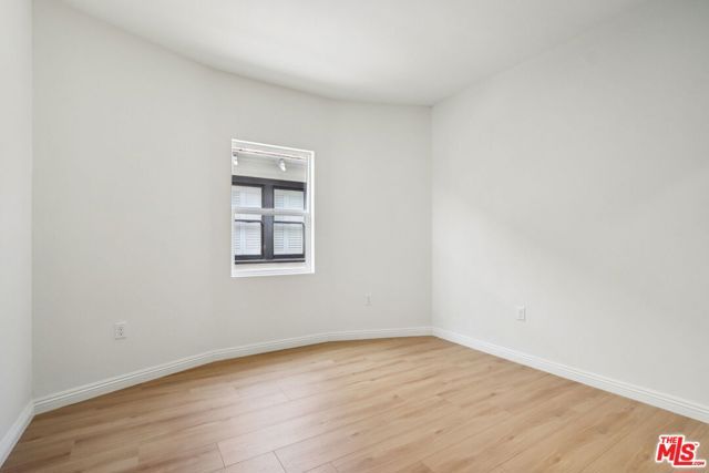 227 W 41st Street, Los Angeles, CA 90037