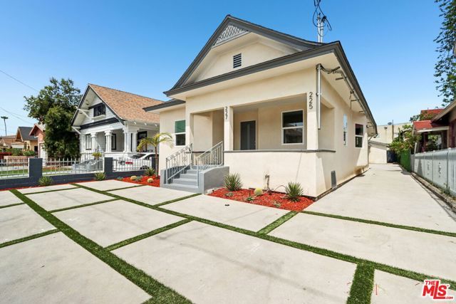 227 W 41st Street, Los Angeles, CA 90037