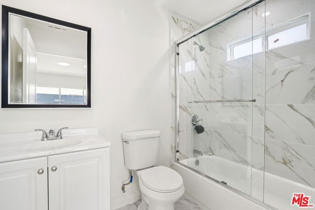 227 W 41st Street, Los Angeles, CA 90037