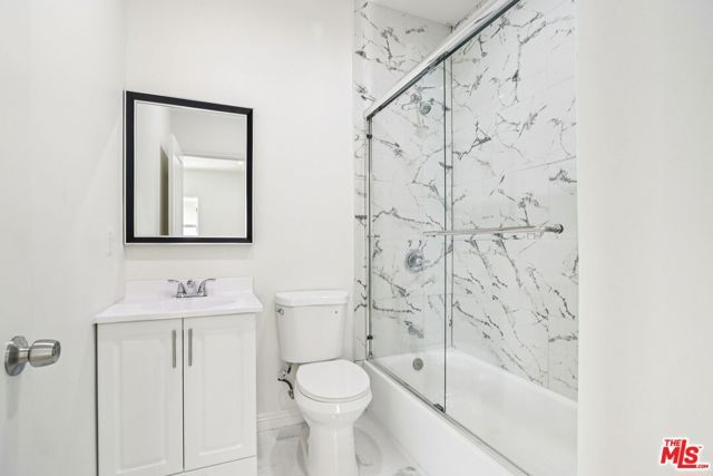 227 W 41st Street, Los Angeles, CA 90037