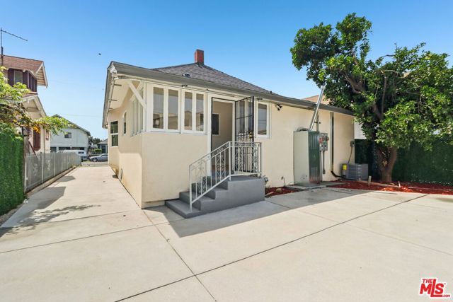 227 W 41st Street, Los Angeles, CA 90037