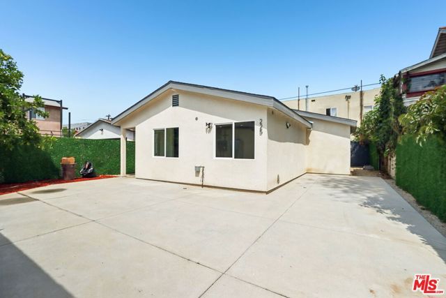 227 W 41st Street, Los Angeles, CA 90037