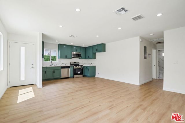 227 W 41st Street, Los Angeles, CA 90037