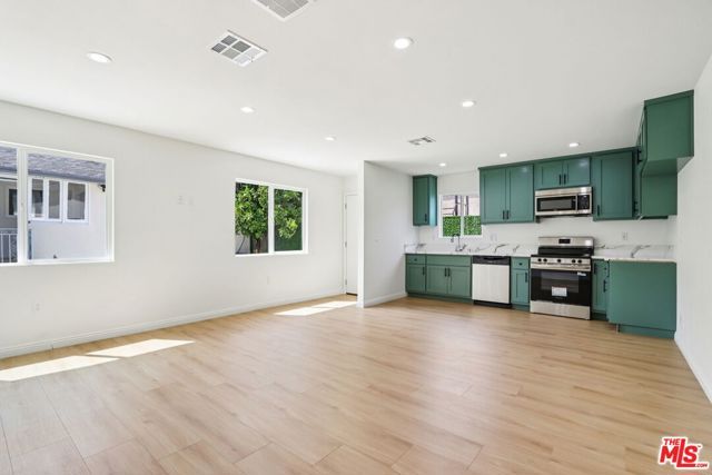 227 W 41st Street, Los Angeles, CA 90037