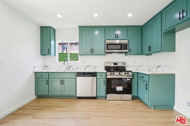 227 W 41st Street, Los Angeles, CA 90037