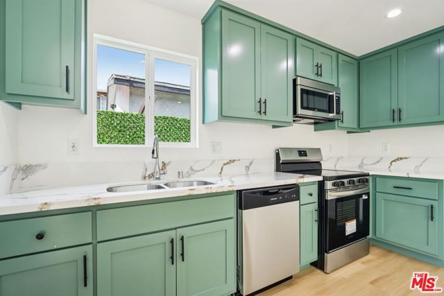 227 W 41st Street, Los Angeles, CA 90037