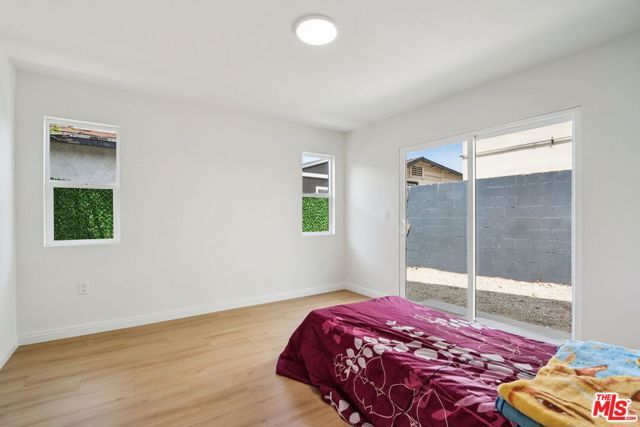 227 W 41st Street, Los Angeles, CA 90037