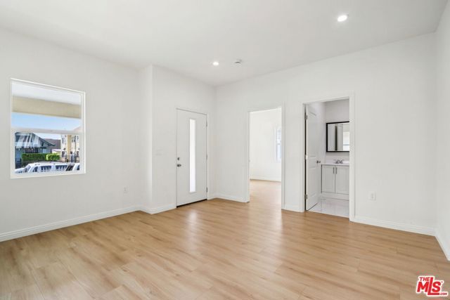 227 W 41st Street, Los Angeles, CA 90037