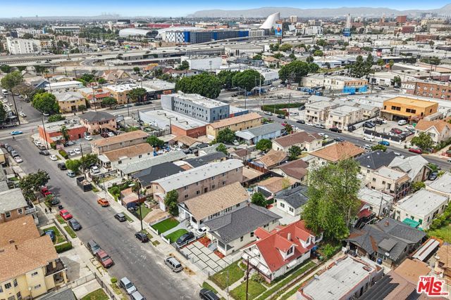 227 W 41st Street, Los Angeles, CA 90037