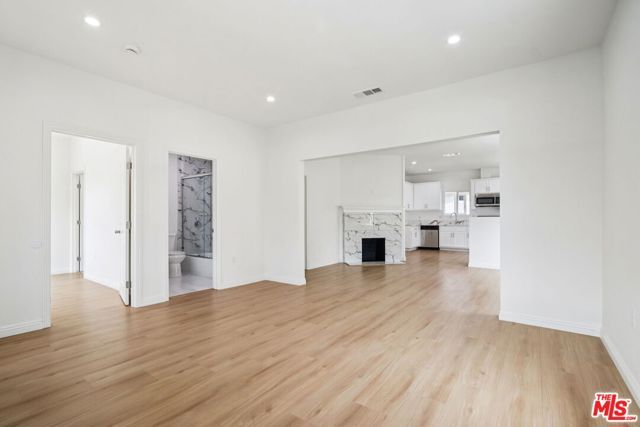 227 W 41st Street, Los Angeles, CA 90037