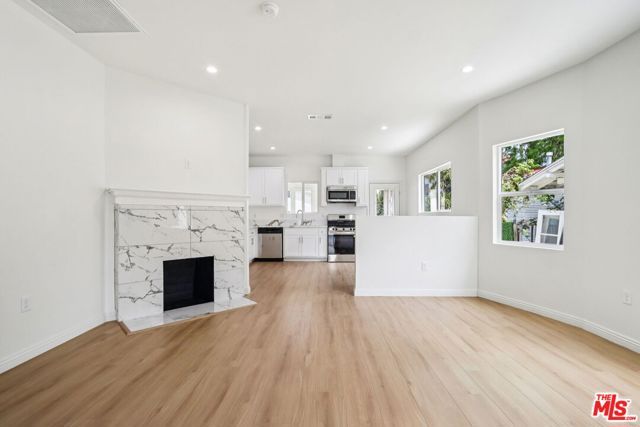 227 W 41st Street, Los Angeles, CA 90037