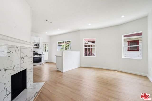 227 W 41st Street, Los Angeles, CA 90037