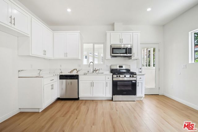 227 W 41st Street, Los Angeles, CA 90037