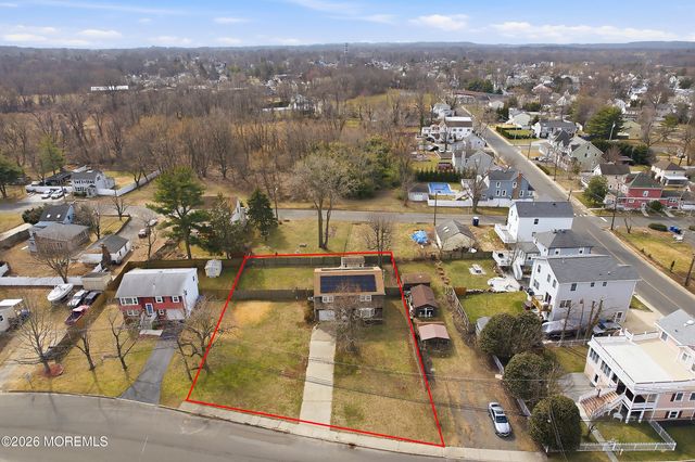 610 Center Avenue, Belford, NJ 07718