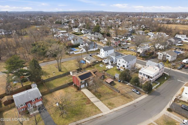 610 Center Avenue, Belford, NJ 07718