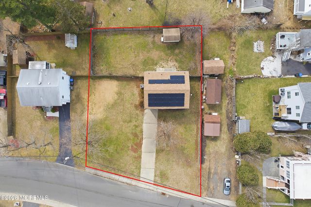 610 Center Avenue, Belford, NJ 07718