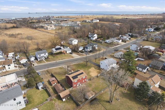 610 Center Avenue, Belford, NJ 07718