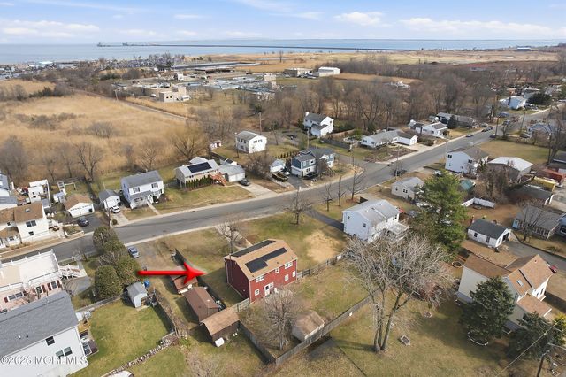 610 Center Avenue, Belford, NJ 07718