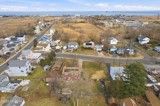 610 Center Avenue, Belford, NJ 07718