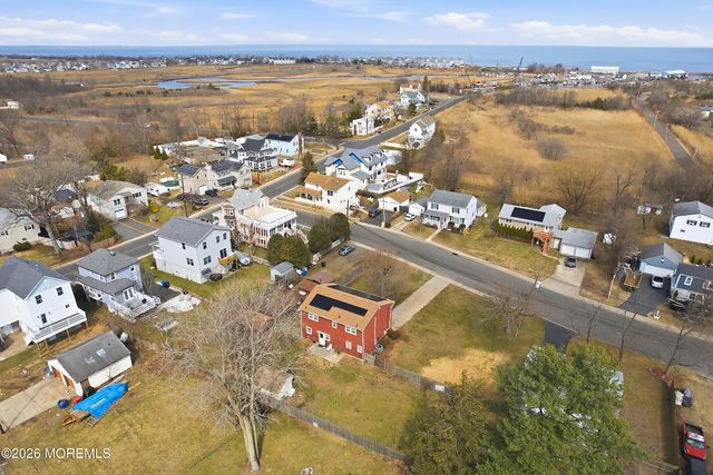 610 Center Avenue, Belford, NJ 07718