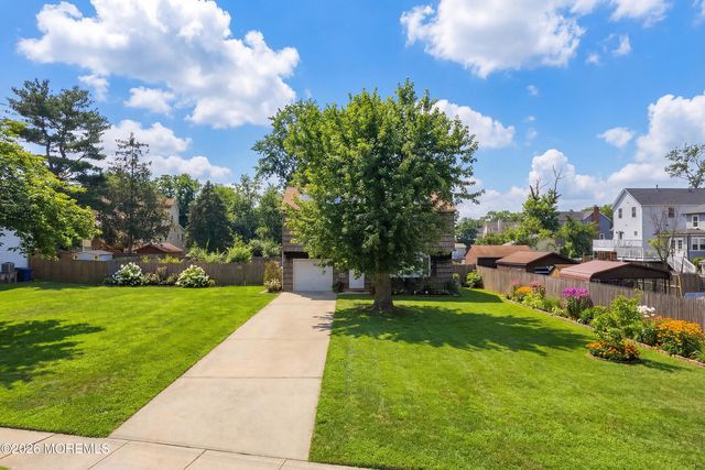 610 Center Avenue, Belford, NJ 07718