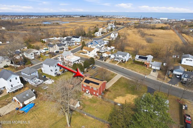 610 Center Avenue, Belford, NJ 07718