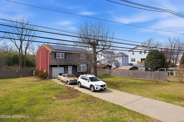610 Center Avenue, Belford, NJ 07718