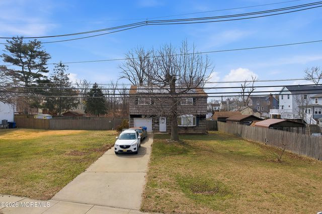 610 Center Avenue, Belford, NJ 07718