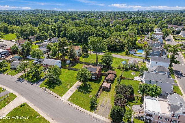 610 Center Avenue, Belford, NJ 07718