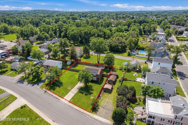 610 Center Avenue, Belford, NJ 07718