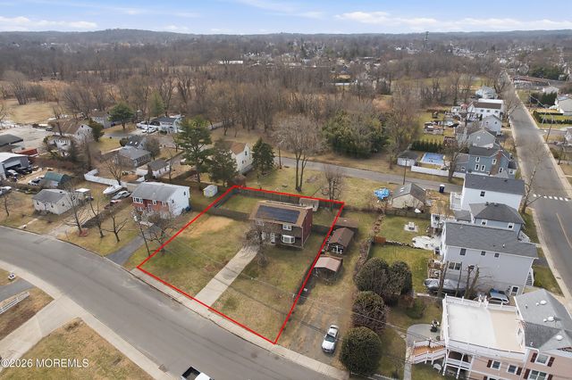 610 Center Avenue, Belford, NJ 07718